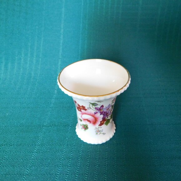 Royal Crown Derby 2 inch mini bud vase Derby Posies (2003) near mint condition - Picture 2 of 6